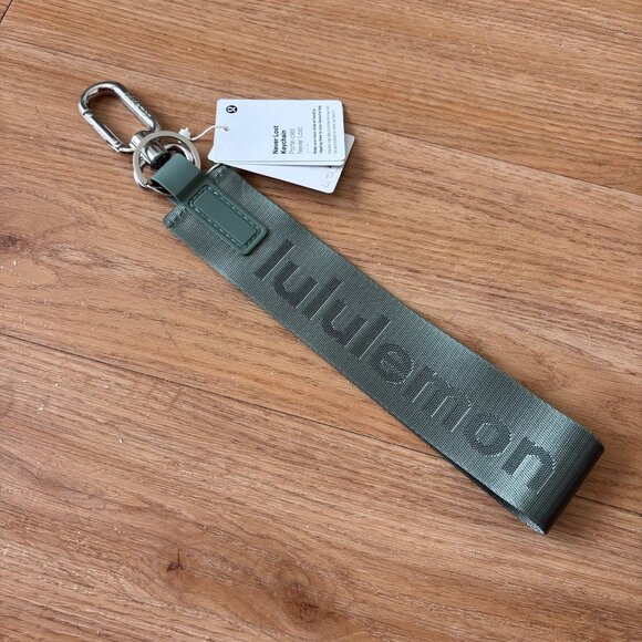 Lululemon Athletic Never Lost Keychain Green Legacy NWT - Picture 1 of 5